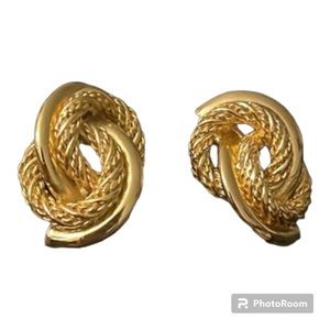 Vintage Gold tone knot tube stud earrings